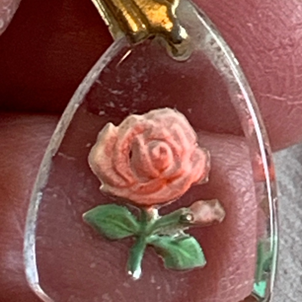 Vintage glass carved Italigo rose flower pendant.